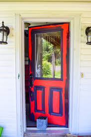 Learn how to paint a door with these helpful tips. How To Paint Your Front Door With Fusion Mineral Paint
