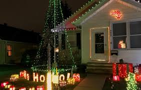 Cool christmas lights display by richard holdman set to a techno version of the song amazing grace. 2s30n0suu0i79m