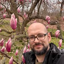 Is Fourth wing by Rebecca yarros that bad as People talking about them?🥰🥰 