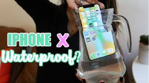 On se souvient encore de l'histoire de ce nantais qui avait engagé des poursuites contre apple concernant l'éventuel passage sous l'eau de. Iphone X Resistant A L Eau Crash Test Youtube