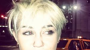 Miley Cyrus Cambia Il Taglio Dei Capelli Migliaia Di Fan Dal