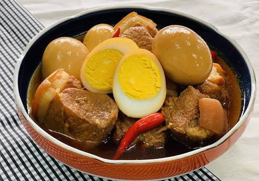 Hướng dẫn làm thịt kho trứng không dùng nước dừa ngon tròn vị