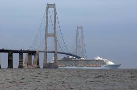 As of 2018, the oasis class ships were the largest passenger vessels ever in service, and allure is 50 millimetres (2.0 in) longer than her sister ship oasis of the seas. Die Grossten Kreuzfahrtschiffe Der Welt