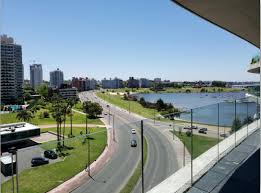 Forum puerto del buceo está ubicado en un lugar privilegiado de la avenida rambla, en forum puerto del buceo cuenta con fachadas ondulantes y curvas que le dan a su vez una sensación única. El Apartamento Mas Caro De Montevideo Vale Us 1 757 000 Y Busca Dueno Esta En Buceo Y Tiene 671 M2
