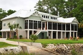 This week i worked with royal caribbean's own fery bloomer, to master this tropical twist on a classic cocktail. 4 Tropical Style Homes Exterior And Interior Examples Ideas Photos Home Stratosphere