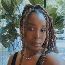 Evelyn Briscoe's Instagram, Twitter & Facebook