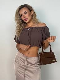 Блузка кроп с открытыми плечами 72453124\1013 купить в Омске по цене 1 090  руб. | Отзывы, описание и фото