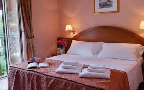 Oggi abbiamo selezionato per voi 60 camera da letto molto eleganti arredate con semplicità. Wifi Gratis Archivi Squarciarelli Ristorante Pizzeria Hotel