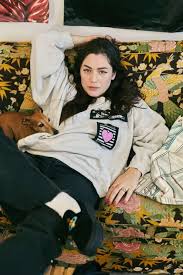 La parola italiana libro deriva dal latino liber.il vocabolo originariamente significava anche corteccia, ma visto che era un materiale usato per scrivere testi (in libro scribuntur litterae, plauto), in seguito per estensione la parola ha assunto il significato di opera letteraria. Moa Romanova Person Comic Vine