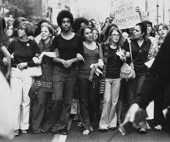 O movimento feminista reivindica direitos para as mulheres, como igualdade de gênero e maior representação movimento feminista: Feminismo O Que E Como Surgiu E O Que Defende Toda Politica