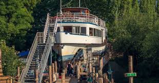 Kulturschiff Ahoi Seit Sommer 2018 Konnt Ihr Bei Der Alten Utting An Bord Gehen Und Musik Drinks Kulinarische Angebote Und Ein Schiff Ahoi Ausflug Munchen
