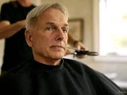 Honey you're looking at my post and you can't even say Hi to me or you  don't love me anymore?🤦🏼‍♂️🥹💔