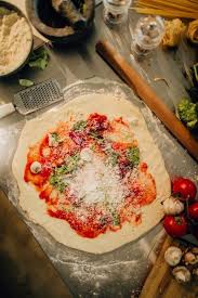 La Pate A Pizza Maison En Fait C Est Tres Facile En 2020 Faire Une Pate A Pizza Recette Pate A Pizza Pate A Pizza Maison