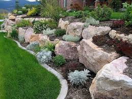 Boulder Stutzmauern Die Im Garten Enthalten Sind Machen Den Garten Nat Landscaping Retaining Walls Rock Garden Landscaping Landscaping With Boulders