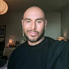 Romeo Cervas's Instagram, Twitter & Facebook