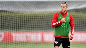 But if you want to copy gareth bale's hair, you're going to need to know how to ask for his cut and style at the barbershop! Fans Left Stunned After Gareth Bale Shows Off Incredible Long Hair On Wales Duty