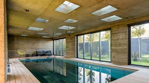 Cela peut faire rêver, mais cela reste un luxe inabordable pour la grande majorité d'entre nous. Piscine Interieure Constructeur De Piscine D Interieur