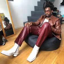 Well you're in luck, because here they come. 23 Stylish Men Dress In Their Favourite Outfits At Home For Fashion Week British Gq