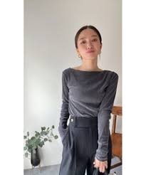 Elle Quesada｜shein.comのスカートを使ったコーディネート