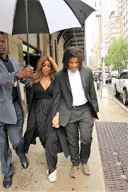 Wendy williams will be right behind her son tuesday in court when he enters a plea in his assault case, and it looks like the incident that got him arrested may have significantly reduced tensions. Wendy Williams Son Kevin Hunter Jr Hold Hands After His Arrest