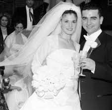 Buddy And Lisa Valastro On Their First Wedding Day They Would Later Renew Their Vows On A Vintage Hollywood Wedding Celebrity Wedding Photos Hollywood Wedding