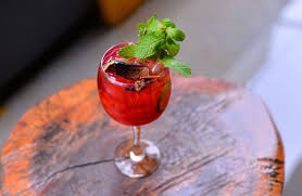 Pois é, pensando nisso nós trouxemos 3 deliciosas receitas de drinks super simples de preparar na sua própria casa. Arquivos Drinks Baratos Mais Goias