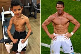 Cristiano ronaldo dos santos júnior (san diego, 17 de junho de 2010), conhecido também por cristianinho, é uma celebridade da internet e futebolista português, nascido nos estados unidos. Could Cristiano Ronaldo S Muscly Seven Year Old Son Be Damaging His Health With Gym Workouts