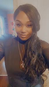 Hi 👋🏿 everyone. I'm new here I just wanted to introduce myself. I'm  Tavia. I'm 33. A hairstylist and I'm from Central Florida 🌴