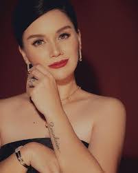 Nadine Samonte's Instagram, Twitter & Facebook