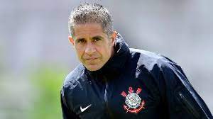 Make social videos in an instant: Sylvinho Deixa Portugal E Deve Chegar Nas Vesperas Da Estreia Pelo Corinthians Bolavip Brasil