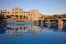 Camere aflate în mijlocul unor gr?dini cu palmieri ?i m?slini. Cazare Iordania Marea Moarta Hotel Holiday Inn Dead Sea 5 Cazare Romaniantourism Ro