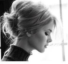 Les 50 Coiffures Rapides A Faire Pour Les Pressees Du Matin Chignons Bas Cheveux Courts Coiffure Et Coiffure Facile