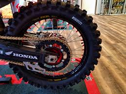 Sind Die Neu Angekommenen Kite Excel Felgen Nicht Ein Hingucker How Do You Like This New Rims Honda Hondracing Hondas Motocross Shop Motorcross Cool Bikes
