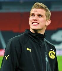 2 3 born 27 april 1989) is a german footballer who plays as a defensive midfielder and central defender for bundesliga club bayer leverkusen and germany. Sven Bender Wikipedia