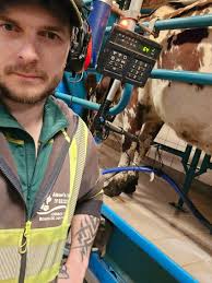 FK grasfrøsåmaskin selges. 2,5 meter bredde. Lager til ett hjul ødelagt.  Etterharv litt bøyd. Lagret innendørs på Stjørdal og fungerer som den skal.  Kr 5 000,- + mva.