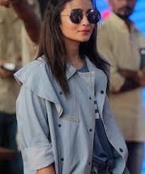 Bollywood S Alia Bhatt Joins Priyanka Chopra Devgn On Youtube Quartz India Jun 11, 2018, 10:32 ist. alia bhatt joins priyanka chopra devgn