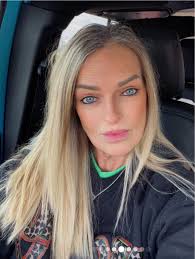 Brandi Dotson's Instagram, Twitter & Facebook