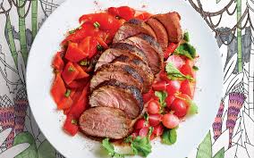 Un tempo i secondi di carne erano considerati una rarità sulla tavola di tutti i giorni, dove prevalevano piatti unici poveri come le zuppe di legumi, ma oggi che la carne viene gustata più spesso, si ha bisogno di idee creative per variare il repertorio di secondi a base di questo ingrediente. Ricette Estive Con La Carne La Cucina Italiana