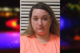 Heidi Royal's Instagram, Twitter & Facebook