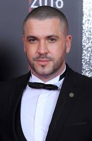This often happens due to stress, and sometimes, it is unavoidable. 20 Best Men S Haircuts For Receding Hairlines 2021 All Things Hair Uk