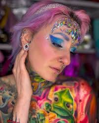 Get ready to shine bright like a diamond with our Rhombus Iridescent  Tunnels!🌈 Big thanks to @sarah.sparklz for bringing the sparkle game to a  whole new level. Who else is feeling this