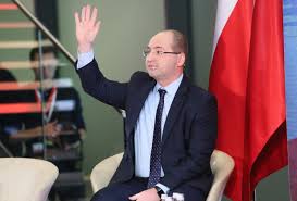 Proszę napisać coś o sobie. Adam Bielan O Swoich Zarobkach Zarabiam Na Reke Okolo 10 Tys Gdyby Zona Nie Zarabiala To Przy Dwojce Dzieci Byloby Gorzej