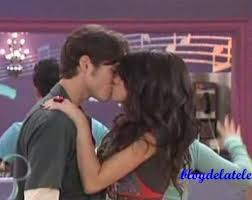 The Wizard Of Waverly Place Alex And Dean Kissing Scene Wizards Of Waverly Place Wizards Of Waverly Kissing Scenes
