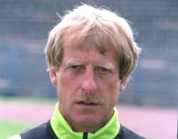 Sebastian jung (eintracht frankfurt), david vrzogic (borussia dortmund),. Trainerlegenden Erich Rutemoller Und Horst Hrubesch