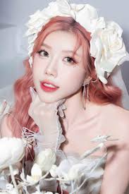 Trang Pháp catwalk đầy tự tin, làm vedette cho show áo cưới của