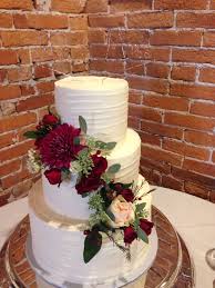 Textured Buttercream Wedding Cake 3 Tier Fresh Flowers White Rettew S Catering Www Rettewscatering Wedding Cakes Buttercream Wedding Cake Butter Cream