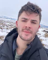 Elliot Platt's Instagram, Twitter & Facebook