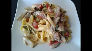 Le tagliatelle ai funghi porcini di sale&pepe sono semplicissime e veloci da preparare ma davvero deliziose! Tagliatelle Ai Funghi Porcini Asparagi E Crema Di Zafferano Youtube