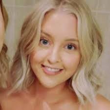 Vanessa Keen's Instagram, Twitter & Facebook