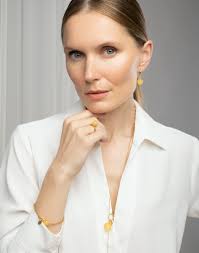 Gold-plated ring with 10 mm yellow amber